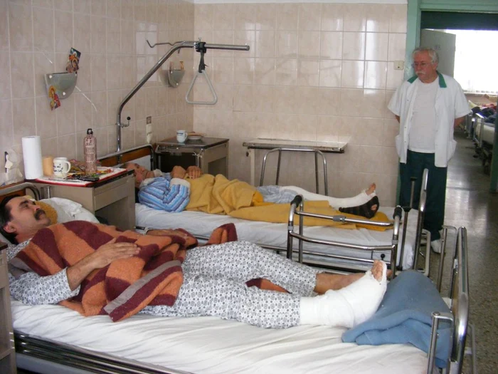 Meseriaşii de ocazie rămân fără degete, mâini, picioare, uneori le este afectat şi gâtul sau alte părţi ale corpului