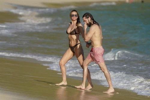 Heidi Klum în bikini în vacanță cu soțul ei, Tom
