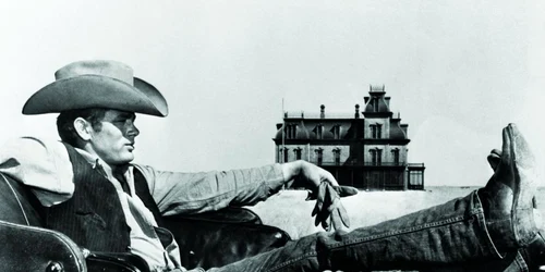 James Dean în filmul Giant, în 1955