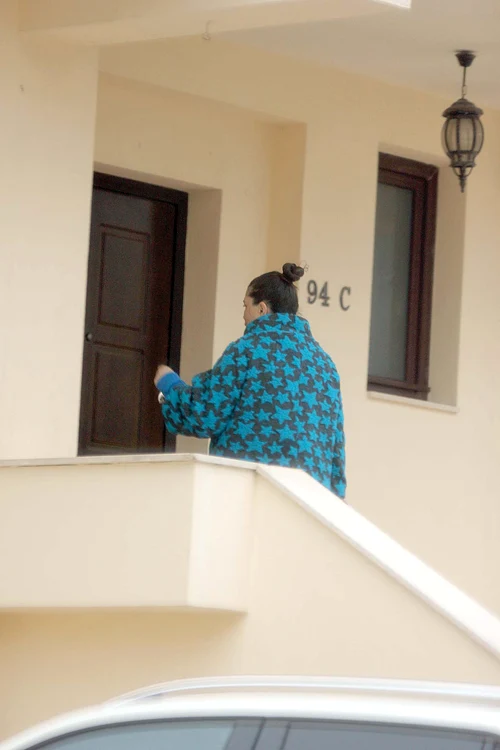 Bruneta a mers la un salon de înfrumuseţare din Capitală