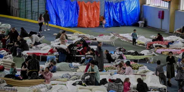 Refugiati de etnie roma într-un adăpost din Chişinău FOTO EPA-EFE