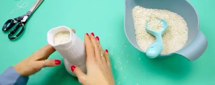 Iată ce poţi realiza cu o simplă şosetă şi cu puţină îndemânareFoto: Captură Youtube