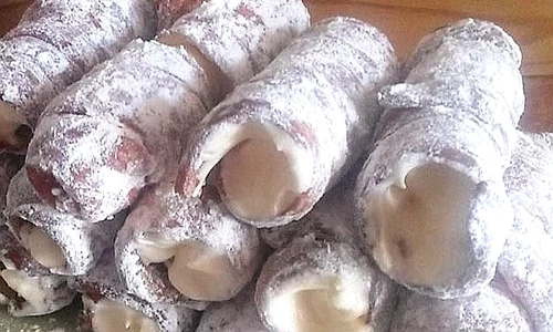 mini kurtosi umpluti cu frisca jpg