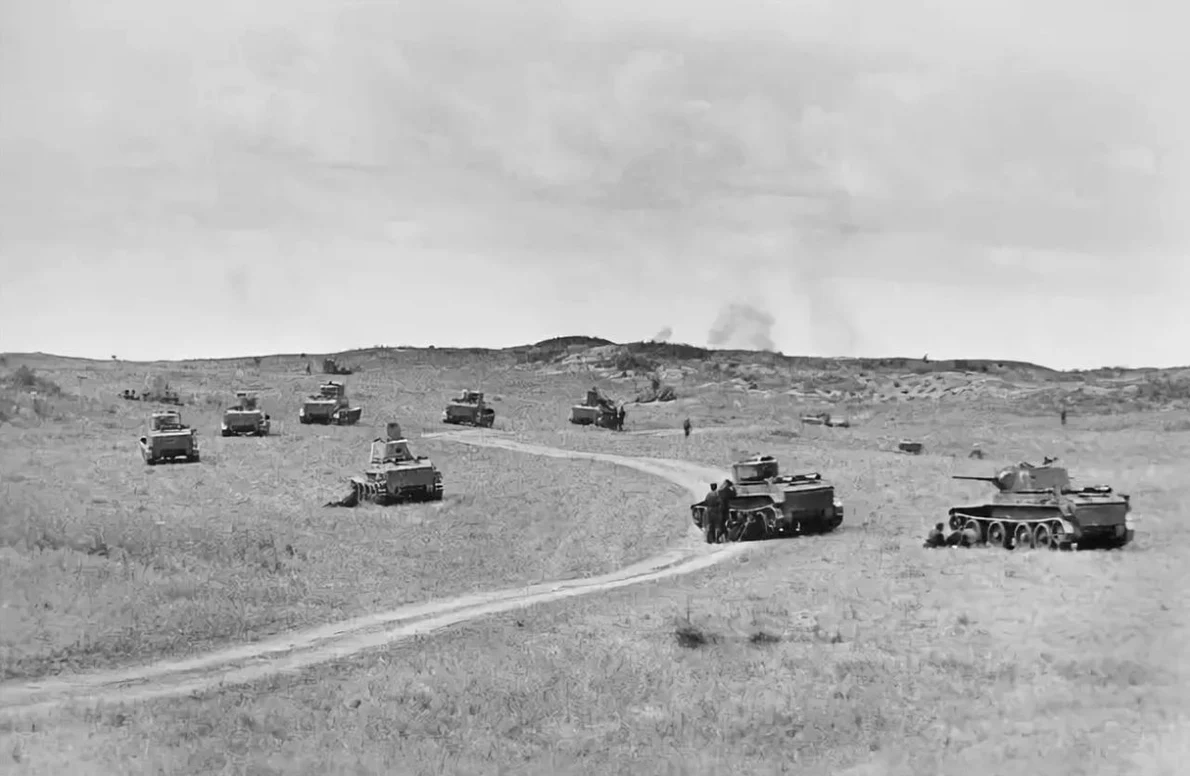 Tancuri sovietice în timpul Bătăliei de la Halhin Gol, în 1939 (© Pavel Troshkin / Wikimedia Commons) 