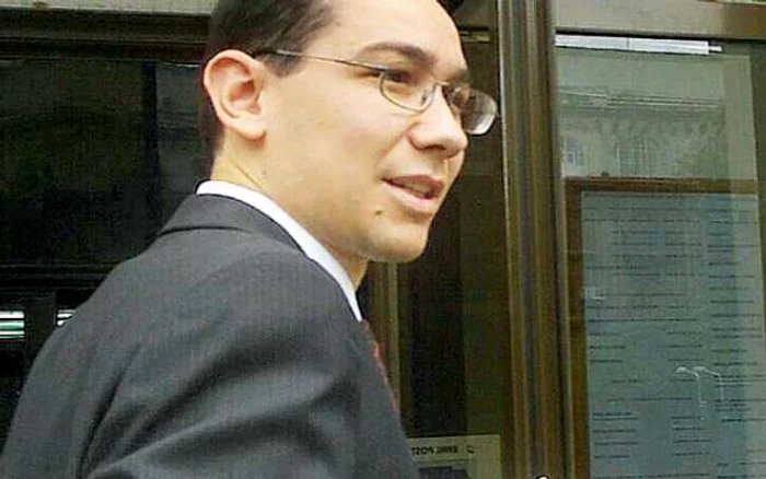 Victor Ponta, în 2003, în ziua obţinerii titlului de doctor  