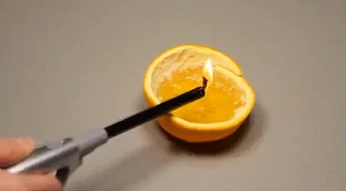 Inedita lumânare poate arde câteva ore