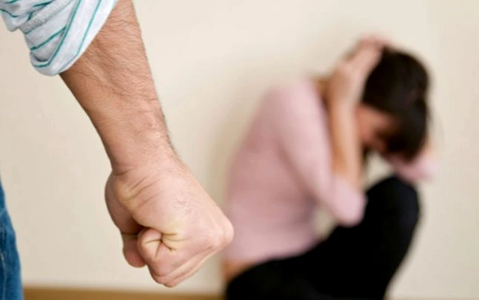 Un număr mare de români este de acord cu violența împotriva femeilor / Foto: Arhivă
