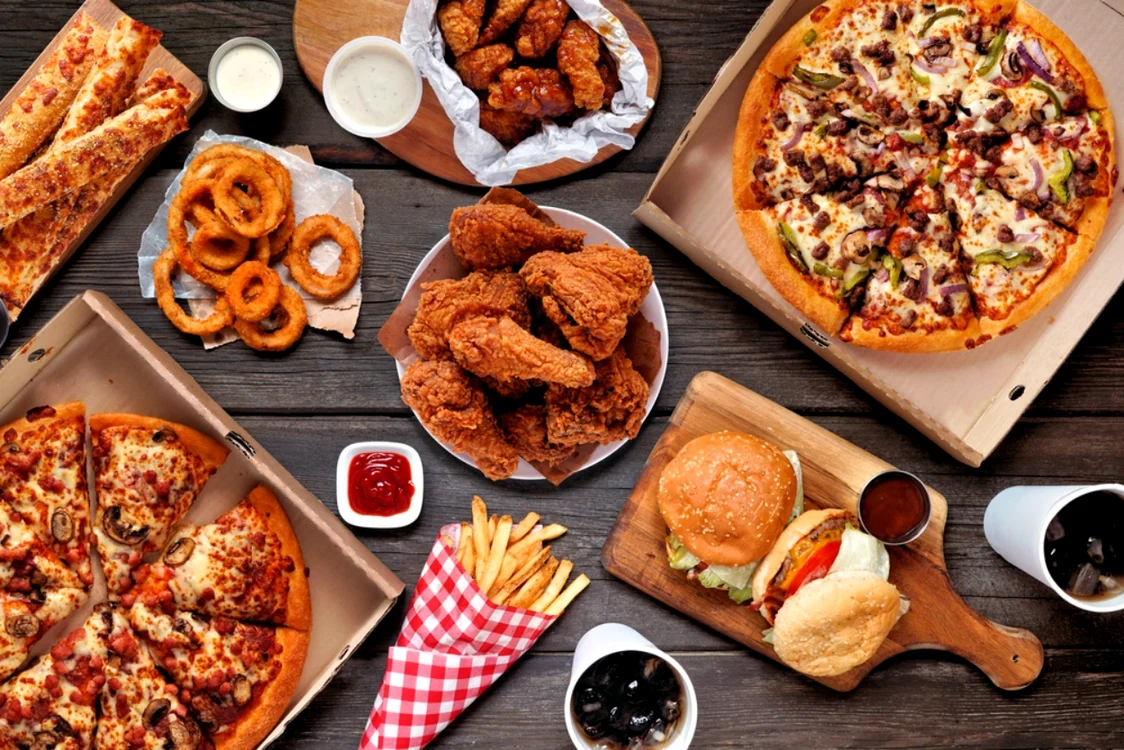 Mâncarea de tip fast-food poate afecta ficatul