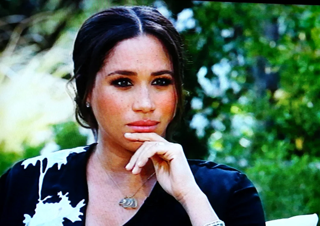 Coroana aleasă de Meghan Markle este a doua din dreaptaFoto: Getty Images