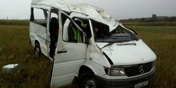Accident cu microbuz la Suceava