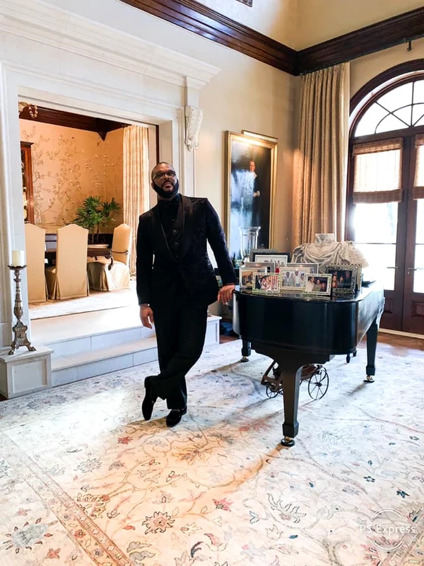 Miliardarul Tyler Perry, naşul de botez al lui Lilibet