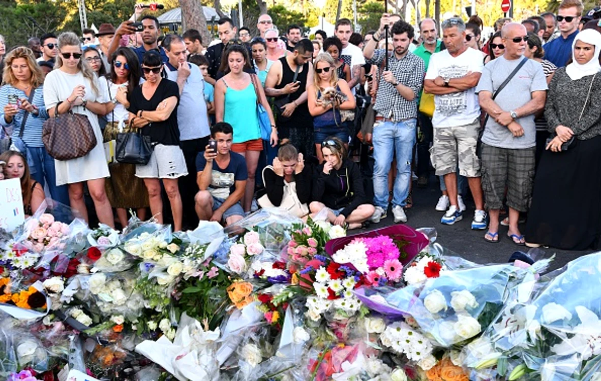 
    Mii de oameni au sărit în ajutorul celor în nevoie și i-au omagiat pe cei dispăruțiFoto: Getty  