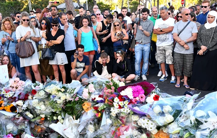 
    Mii de oameni au sărit în ajutorul celor în nevoie și i-au omagiat pe cei dispăruțiFoto: Getty  