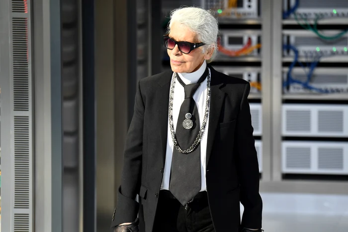 Karl Lagerfeld nu renunța nicodată la ochelarii lui negrifoto: Getty Images