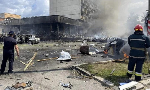 Atac rachete Vinita Ucraina 14 iulie 2022 razboi distrugeri incendiu pompieri FOTO EPA-EFE
