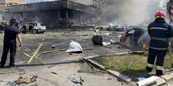 Atac rachete Vinita Ucraina 14 iulie 2022 razboi distrugeri incendiu pompieri FOTO EPA-EFE