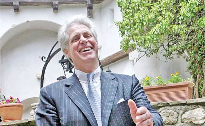 Dominic von Habsburg Lothringen are 82 de ani şi, în mai 2006, a primit Castelul Bran