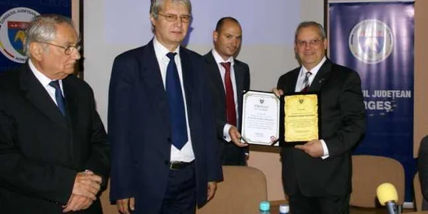 Dumitru Prunariu a primit o diplomă din partea Consiliului Județean 