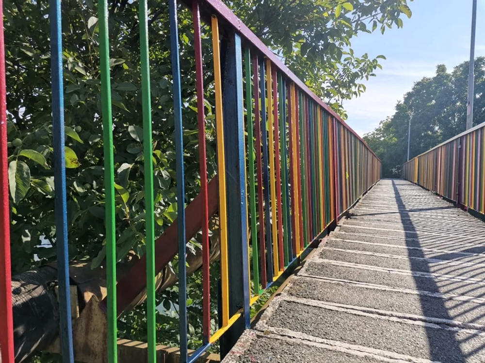 Pasarela de la Uzina de Apă din Timişoara a fost colorată FOTO Ş.Both