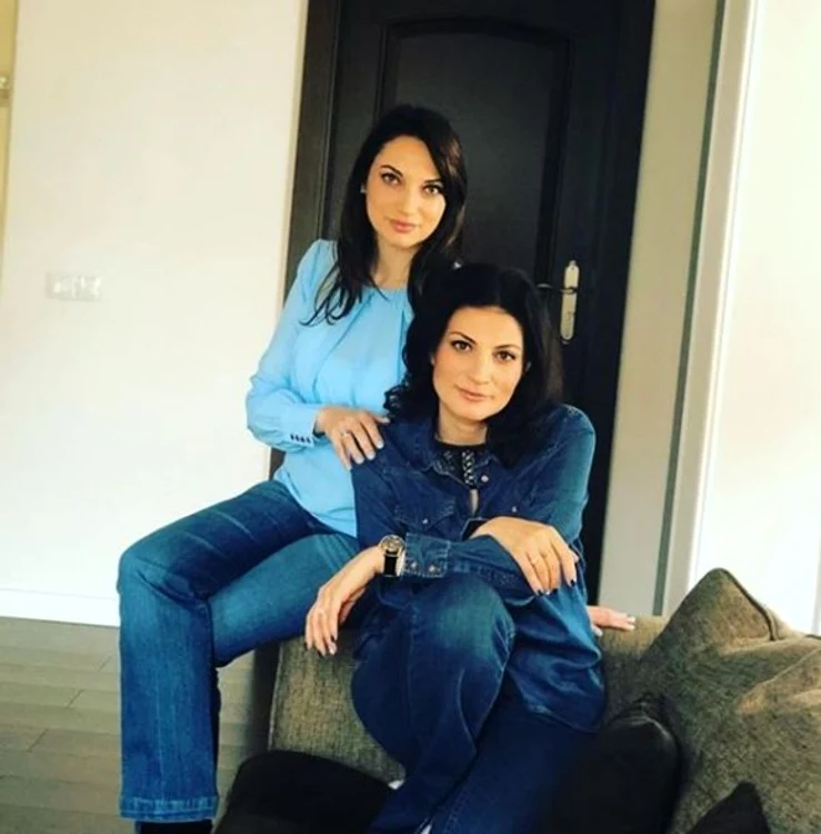 Ioana Ginghină, alături de sora sa, Elena