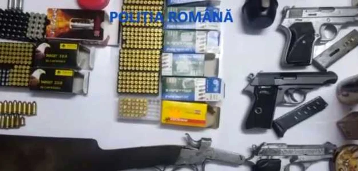 Poliţiştii au găsit un între arsenal