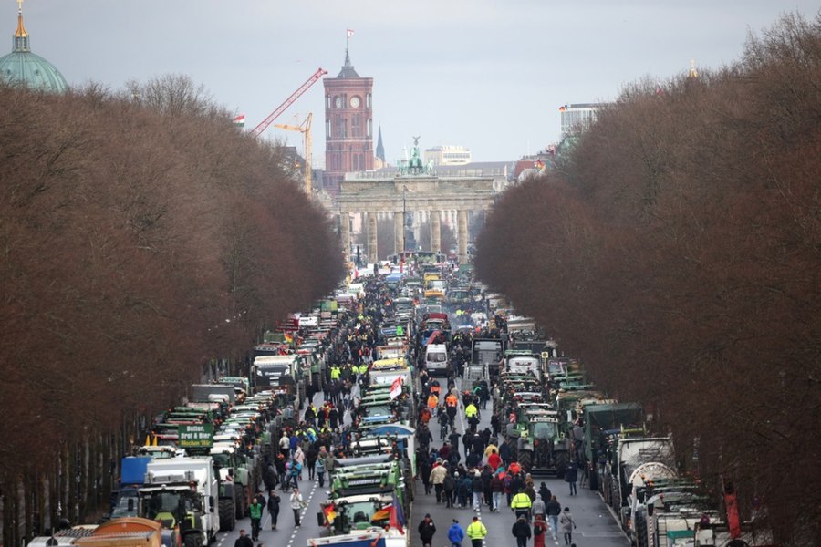 Germania fierbe. Cum încearcă să profite extremiștii de dreapta de pe urma protestelor fermierilor