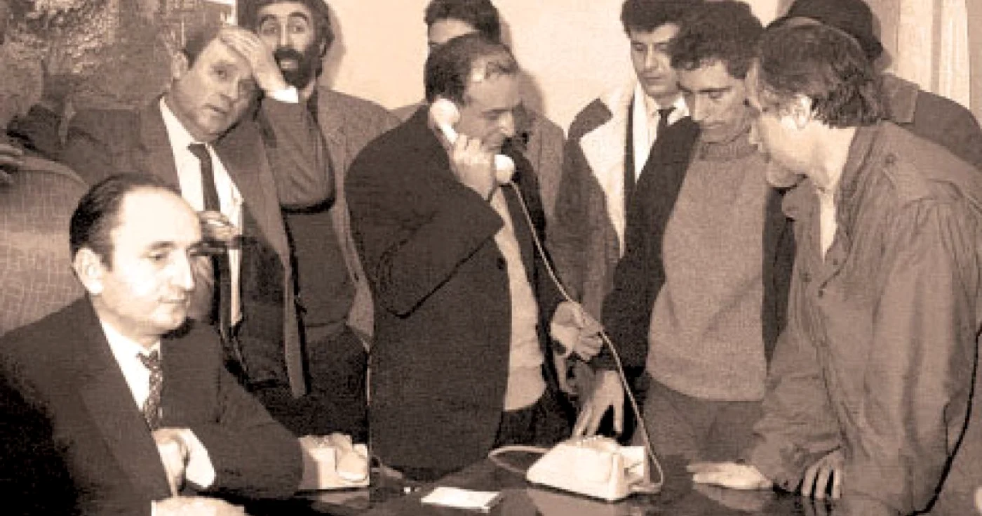 Ion Iliescu şi Petre Roman, în timpul Revoluţiei din 1989