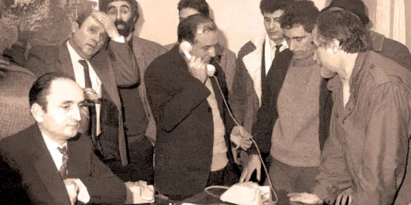 Ion Iliescu şi Petre Roman, în timpul Revoluţiei din 1989
