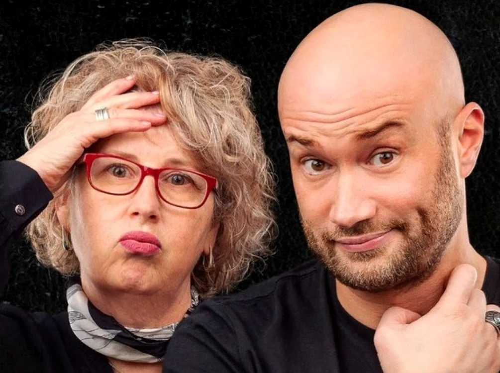 Mihai Bendeac şi mama sa, poza de copertă a cărţii „Jurnalul unui burlac: Conversaţii cu mama"