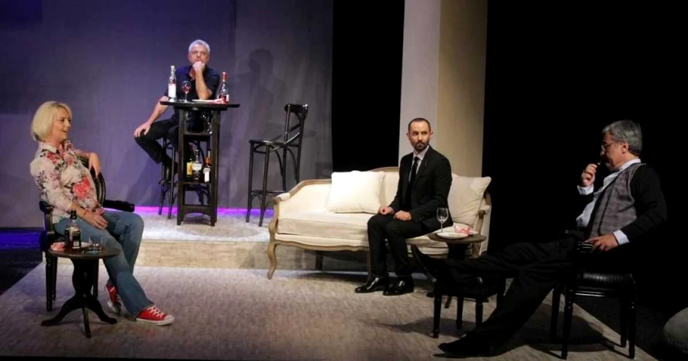 Actorii Emilia Popescu, Mircea Rusu, Mihai Calotă şi Gelu Niţu în spectacolul „Sex“  FOTO www.teatrulmetropolis.ro