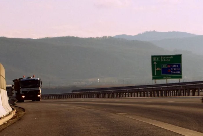 Peste 130 de hunedoreni au cerut ca Hunedoara să fie trecută în panotajul autostrăzii. FOTO: D.G.