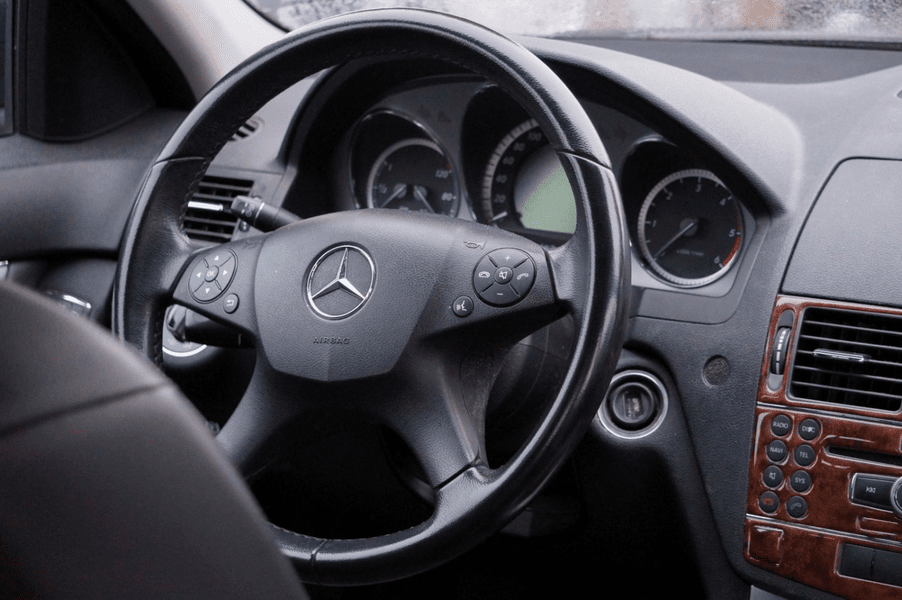 Mercedes se pregătește să investească miliarde de dolari în fabricile de vehicule electrice