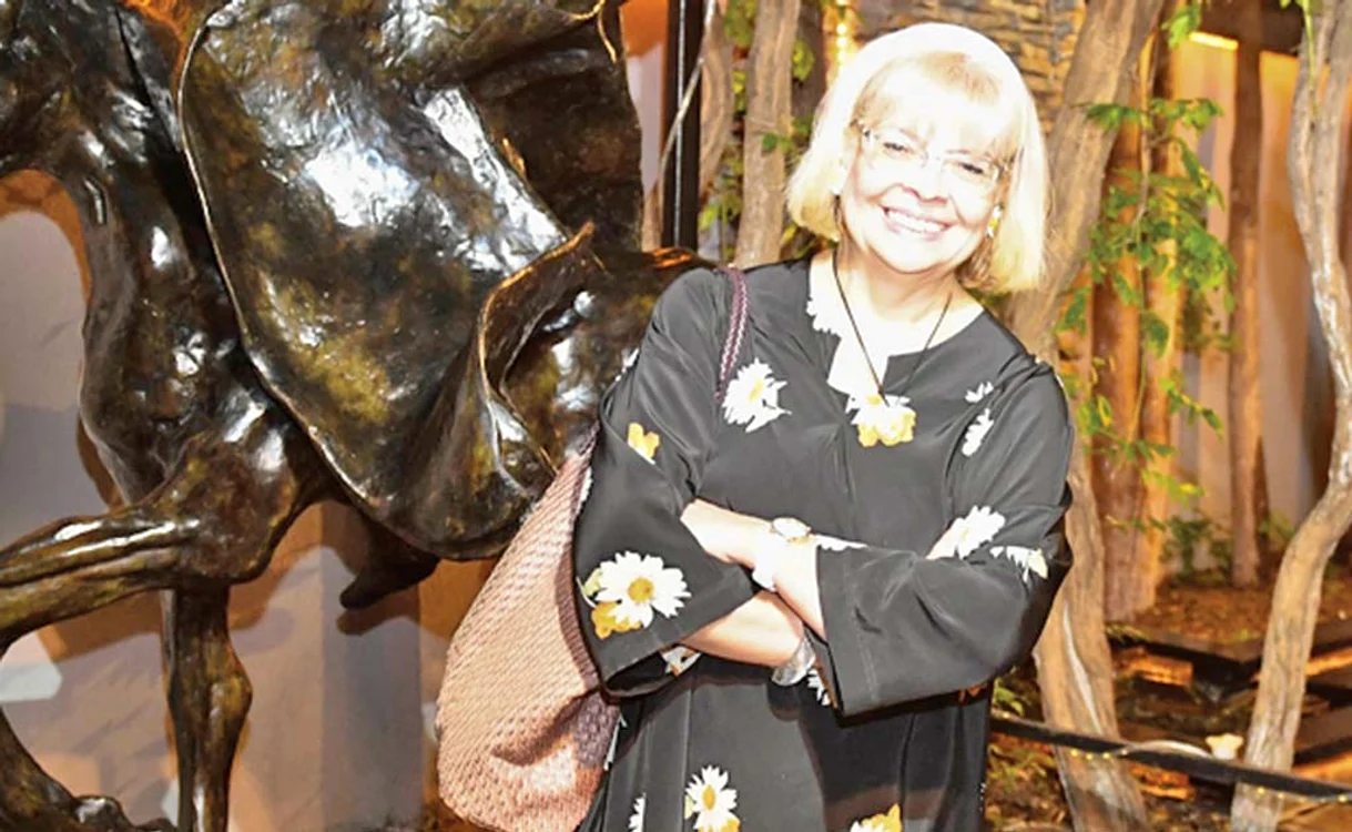 
    Irina adoră ținutele  tinerești, chiar  dacă are 61 de ani   