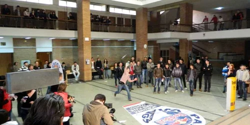 Calicările pe Bucureşti "Red Bull Paper Wings" pentru Campionatul Mondial de avioane din hârtie FOTO: Florin Marin