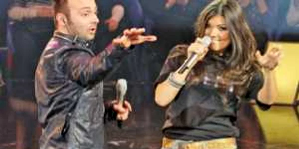 Ovidiu Cernăuţeanu și Paula Seling, în timpul unui concert 