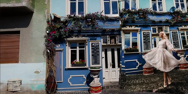 Vloggerii de la Blondrienne la Sibiu Sursă YouTube Bondrienne