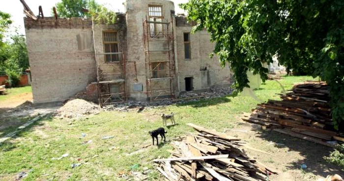 Casa cu valoare istorică nu scapă de pericole. FOTO: Adevărul