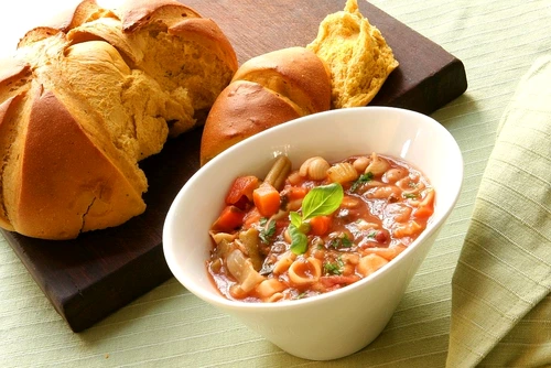 paste cu carne tocata si sos de rosii jpeg