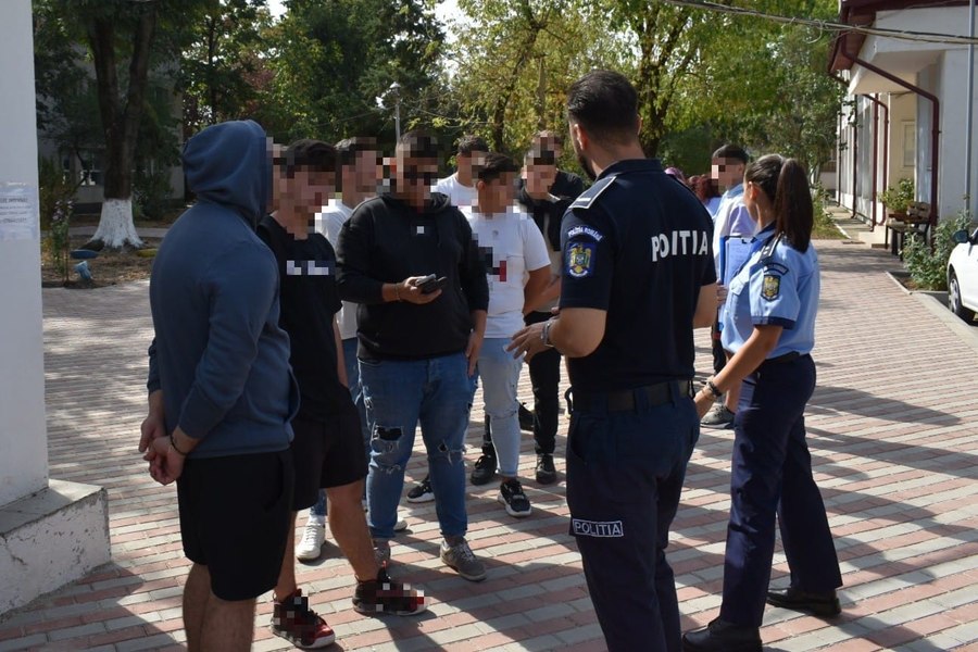 Pericolul drogurilor în școli. „De regulă, acest consum nu se întâmplă în unitățile școlare”