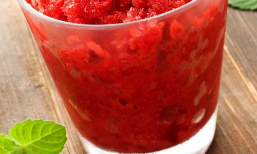 sorbet capsuni desert shutterstock 79936192 jpeg