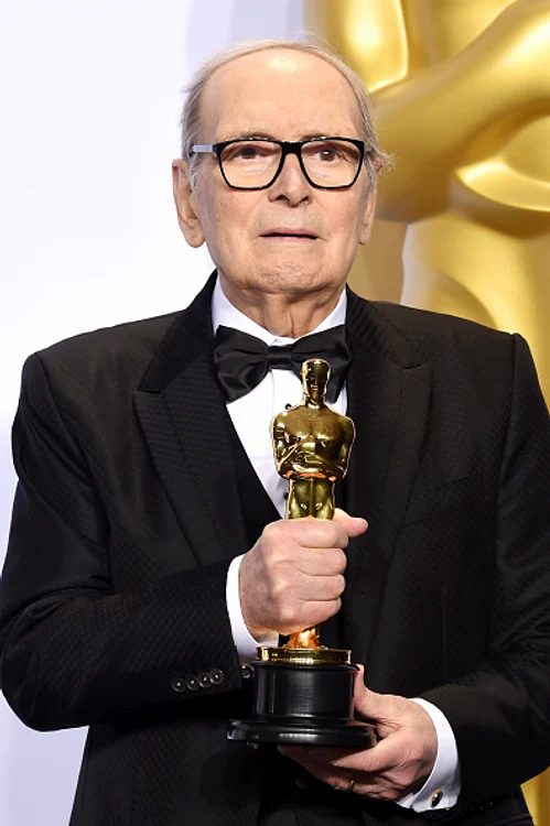 Ennio Morricone a câștigat premiul Oscar pentru cea mai originală coloană sonoră, în filmul „Cei 8 odioși”