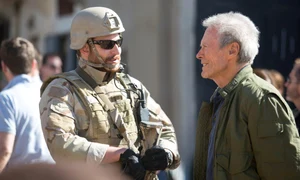 Eastwood a regizat „Lunetistul American” după un scenariu scris de Jason Hall jpeg