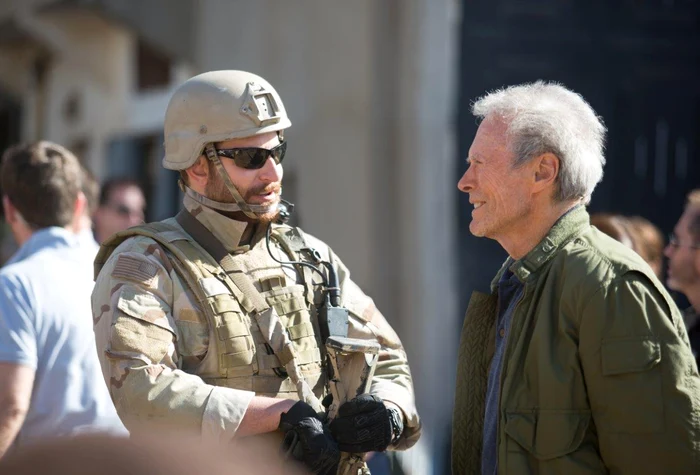 Eastwood a regizat „Lunetistul American” după un scenariu scris de Jason Hall