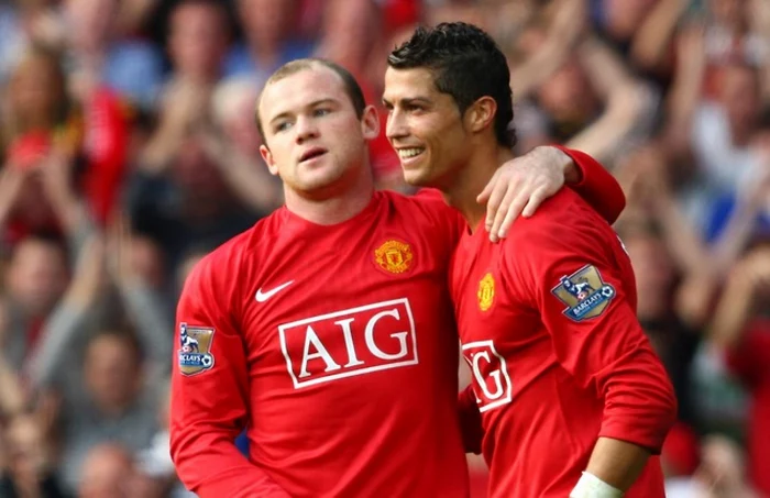 Rooney şi Ronaldo, în perioada în care evoluau amândoi la Manchester United. FOTO: www.givemefotball.com