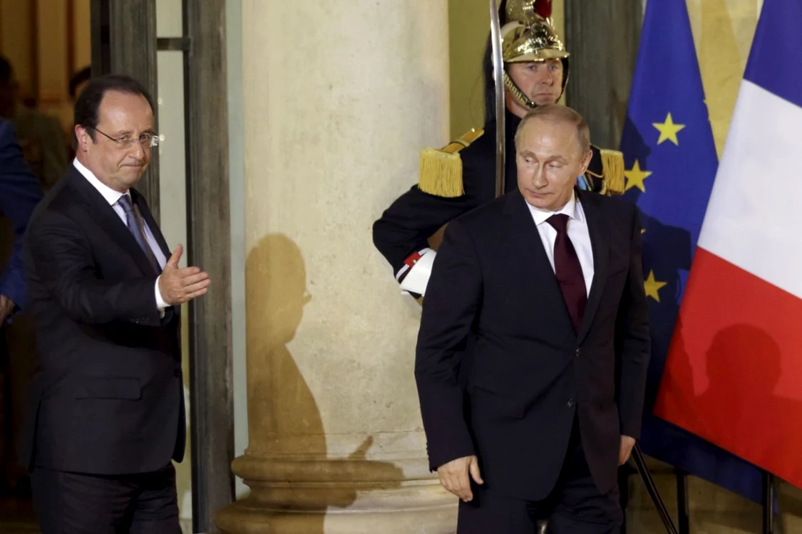 Preşedintele Franţei, Francois Hollande, primindu-l pe liderul rus, Vladimir Putin, la Palatul Élysées, pe 5 iunie 2014 FOTO Reuters