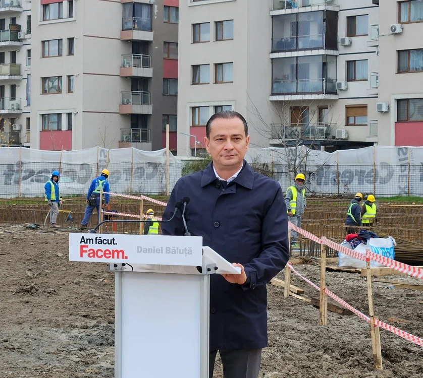 Daniel Băluţă, pe şantierul noului camping educaţional. FOTO: Primăria Sectorului 4