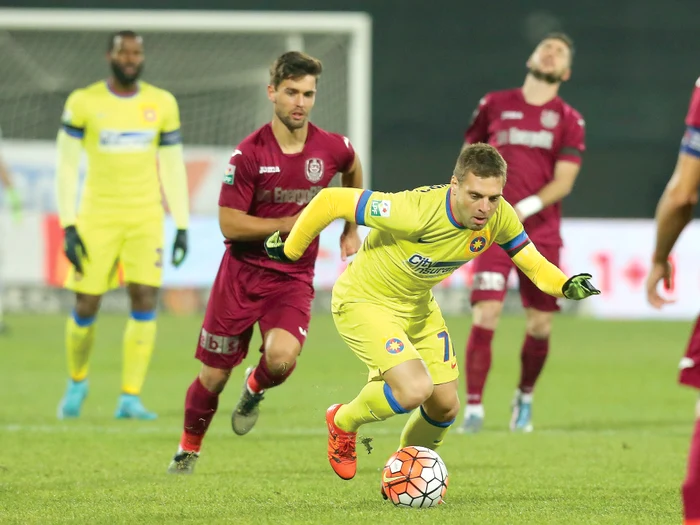 Adrian Popa s-a certat chiar pe teren cu un coechipier, iar rezultatul că Steaua nu mai e o echipă unită s-a văzut în scorul final de la ClujFOTO: Sportpictures.eu