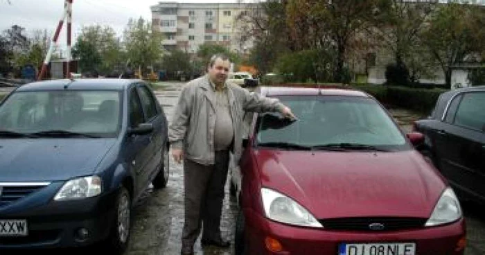 Craiova: Supărat că a rămas fără maşină, un bărbat a vandalizat trei autoturisme