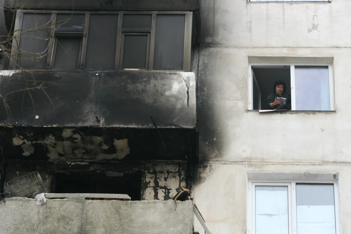
    Garsoniera de la etajul I a fost distrusă de flăcări (foto: Arhivă Click!)  