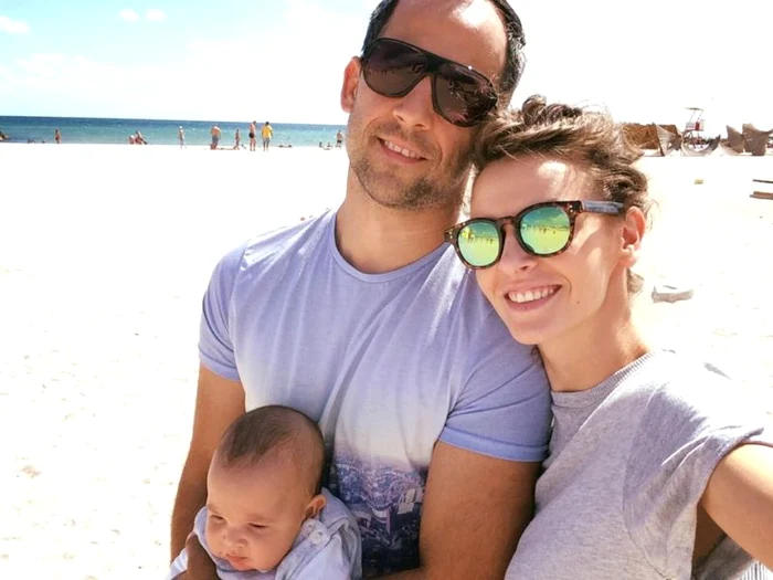 Meg, Tudor şi fiul lor Marc, în vacanţă la mare